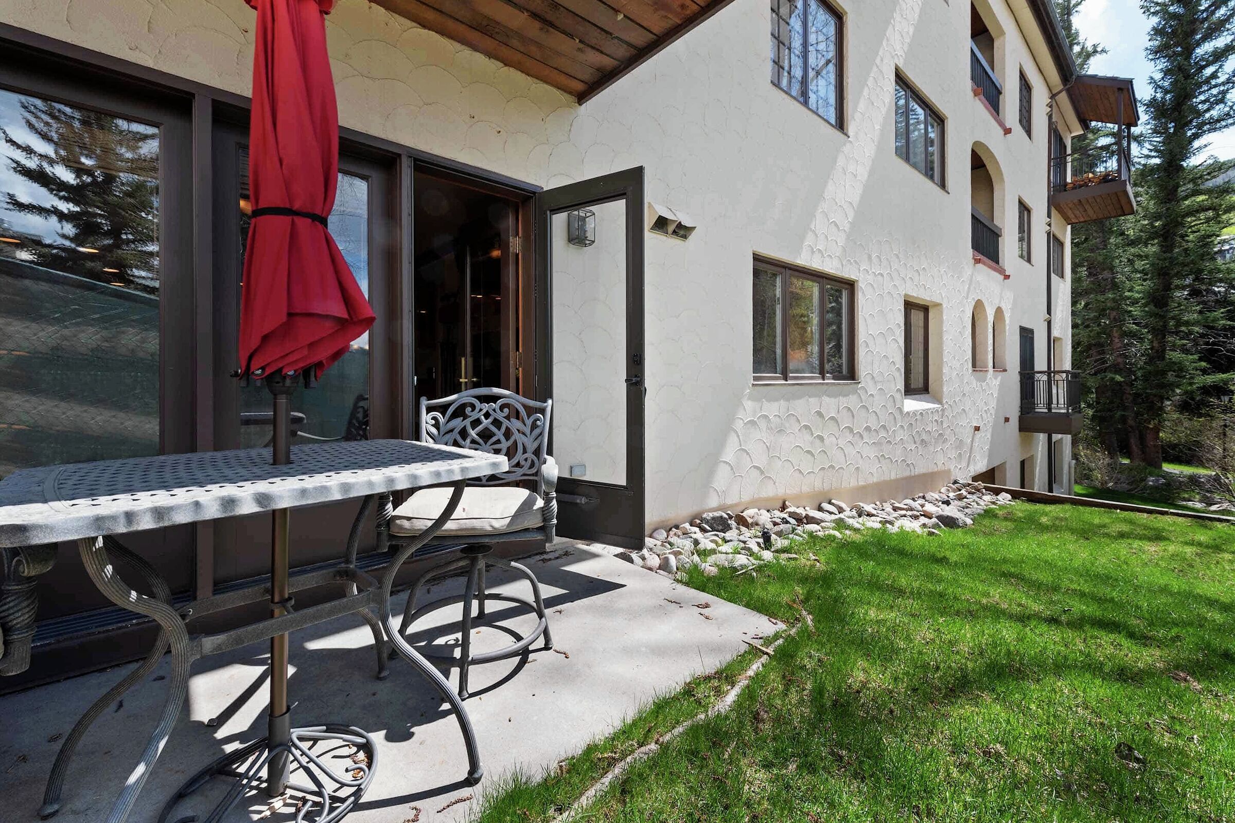 #C0405 - Patio