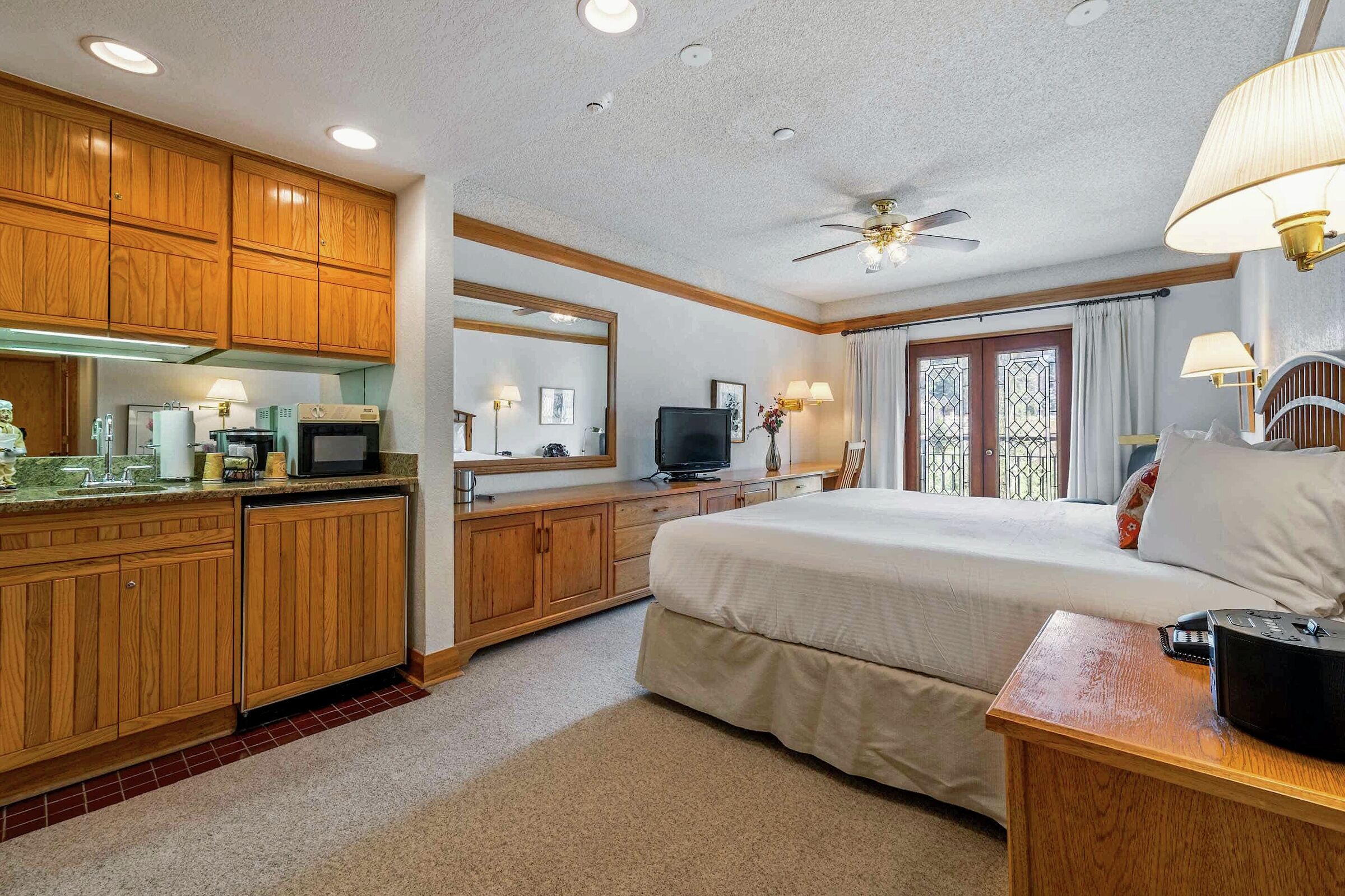 #C3305 - Bedroom