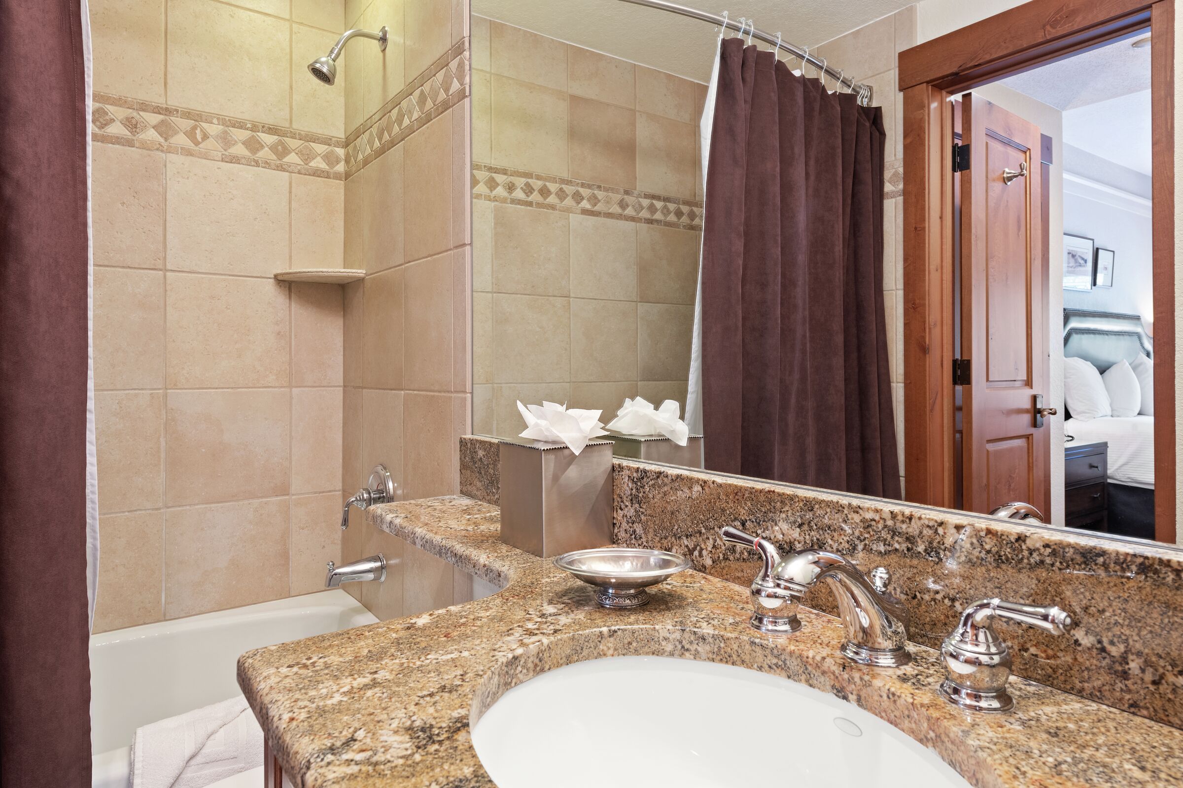 #D140 - Master Ensuite Bathroom