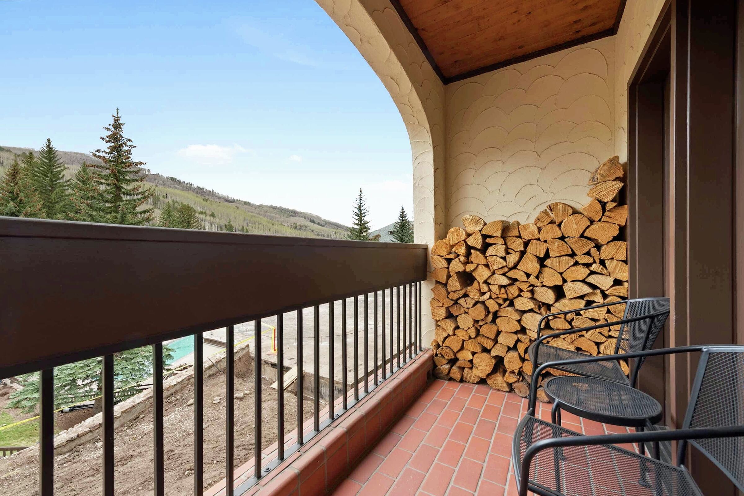 #D2205 - Balcony
