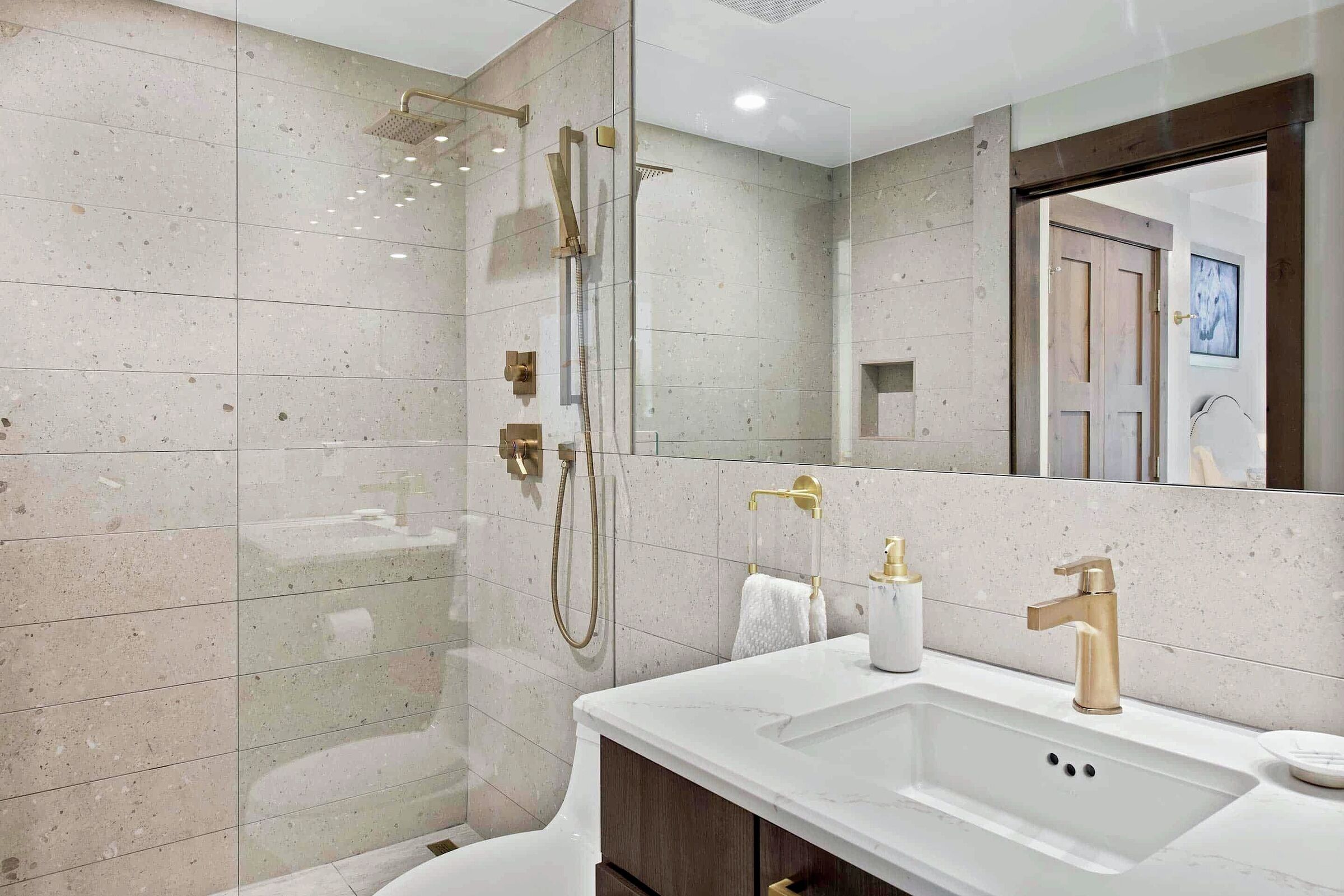 #D3505 - Master Ensuite Bathroom