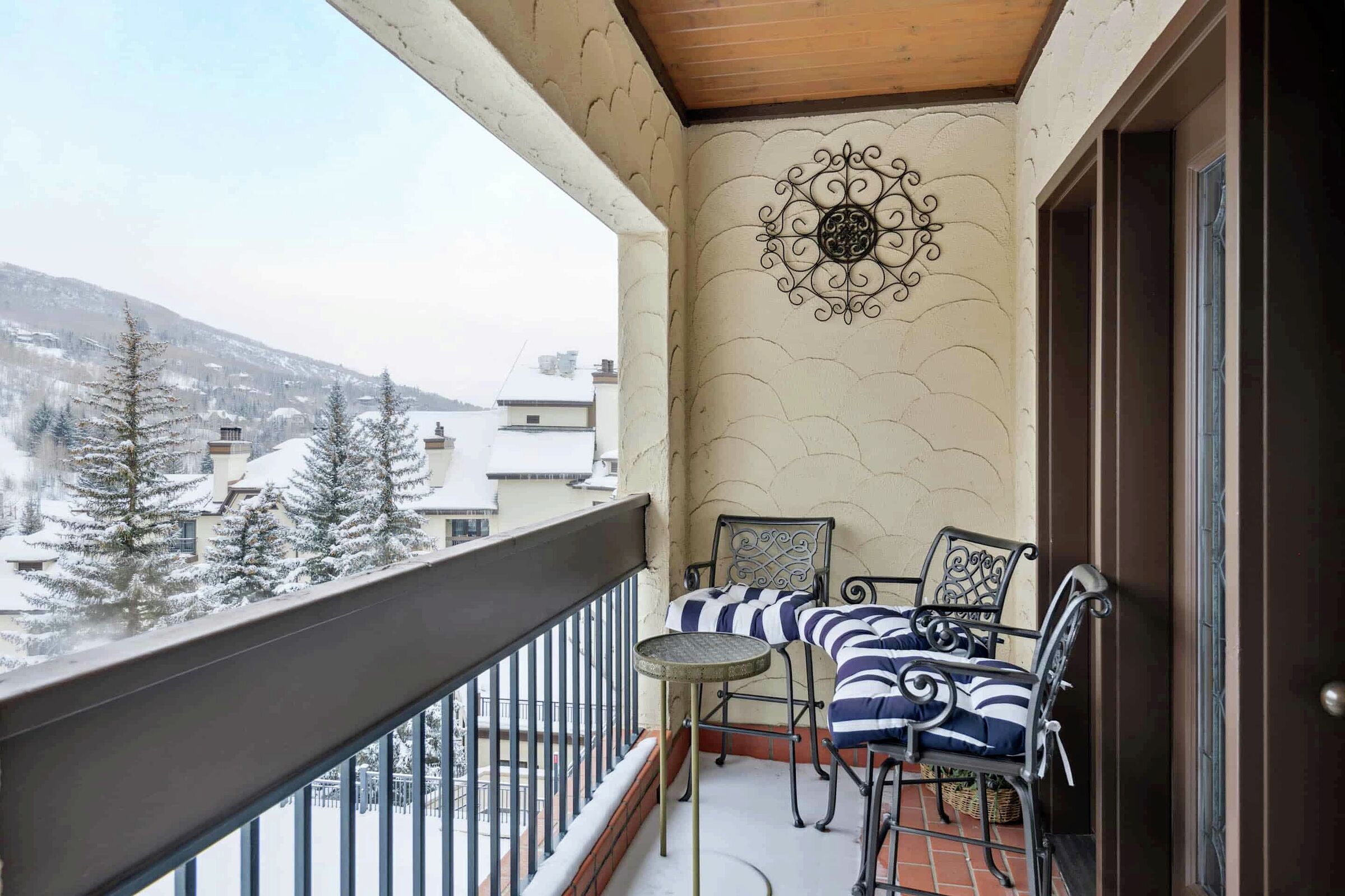 #D440 - Balcony