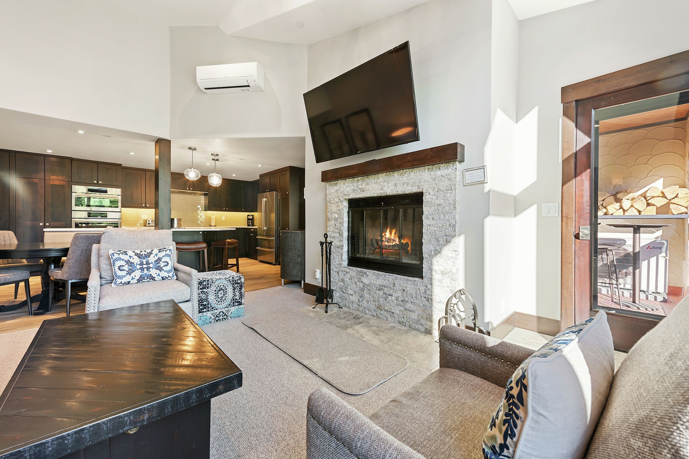 #B440 - Living Area
