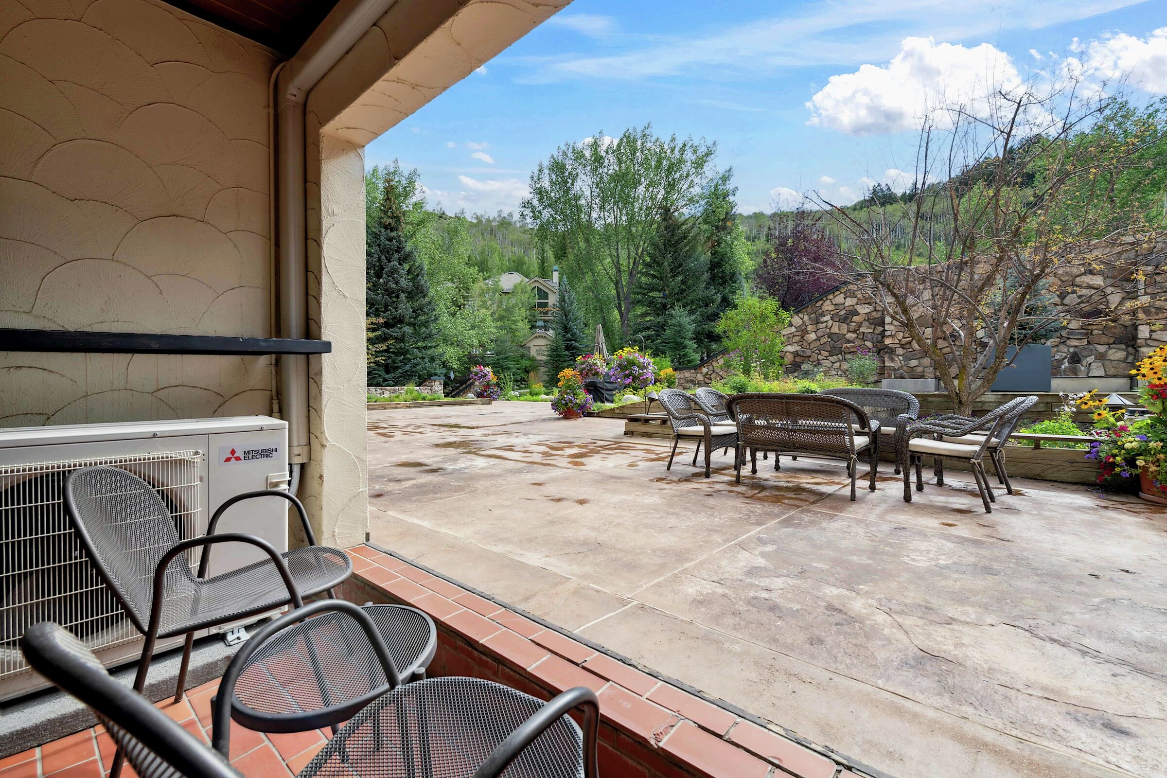 #F2305 - Patio