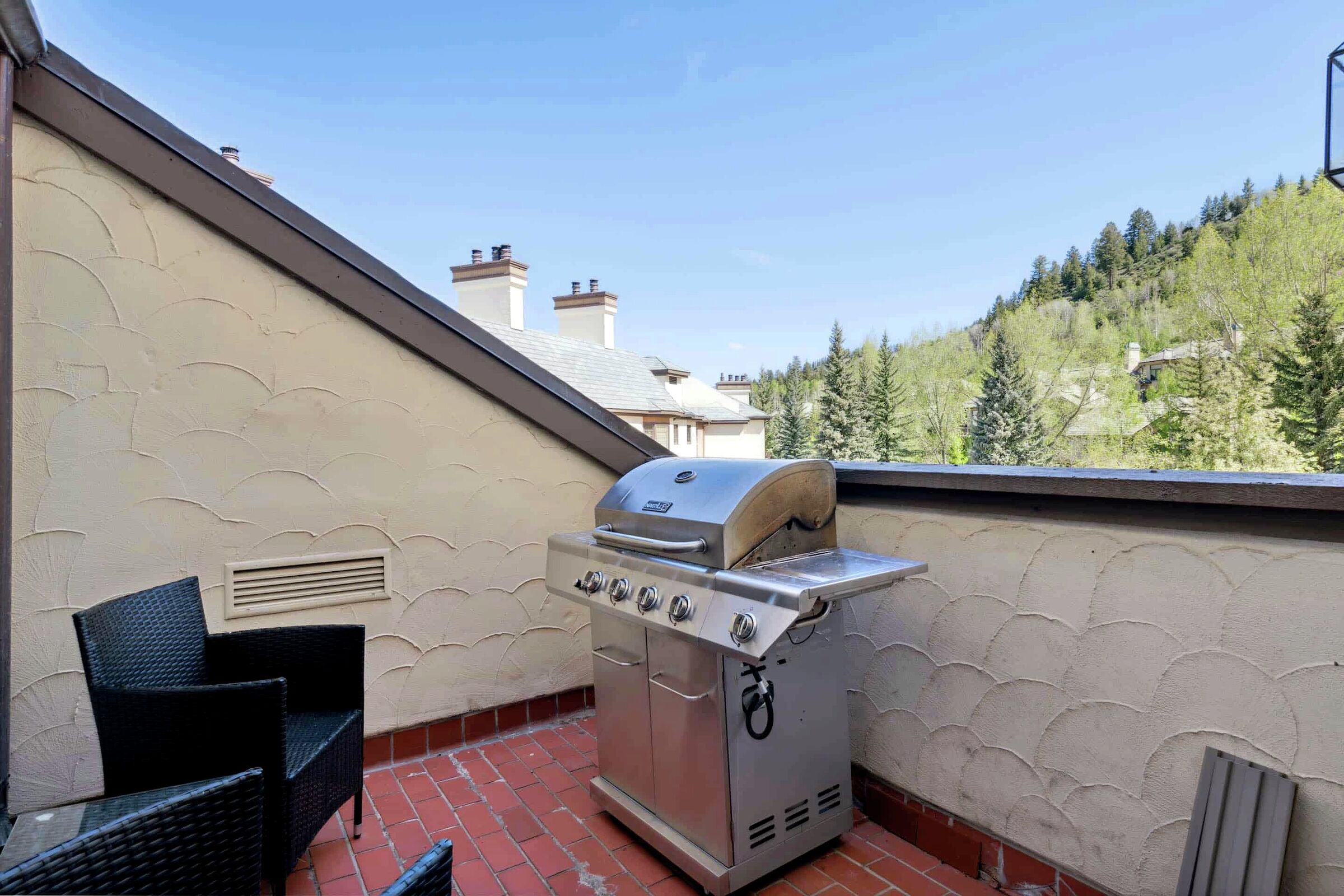 #L222 - Balcony with BBQ