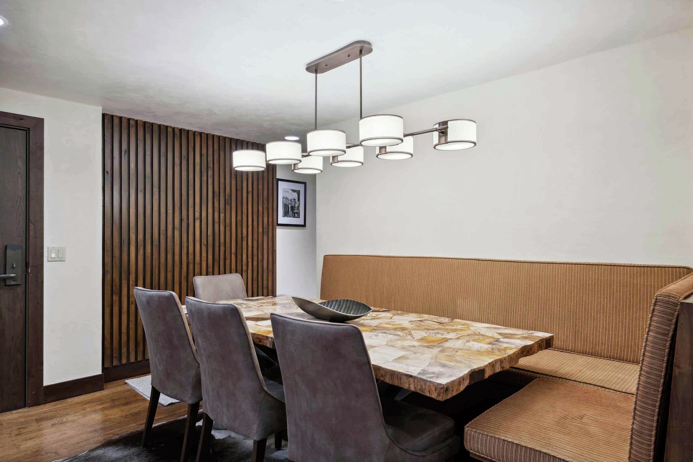 #C1105 - Dining Room