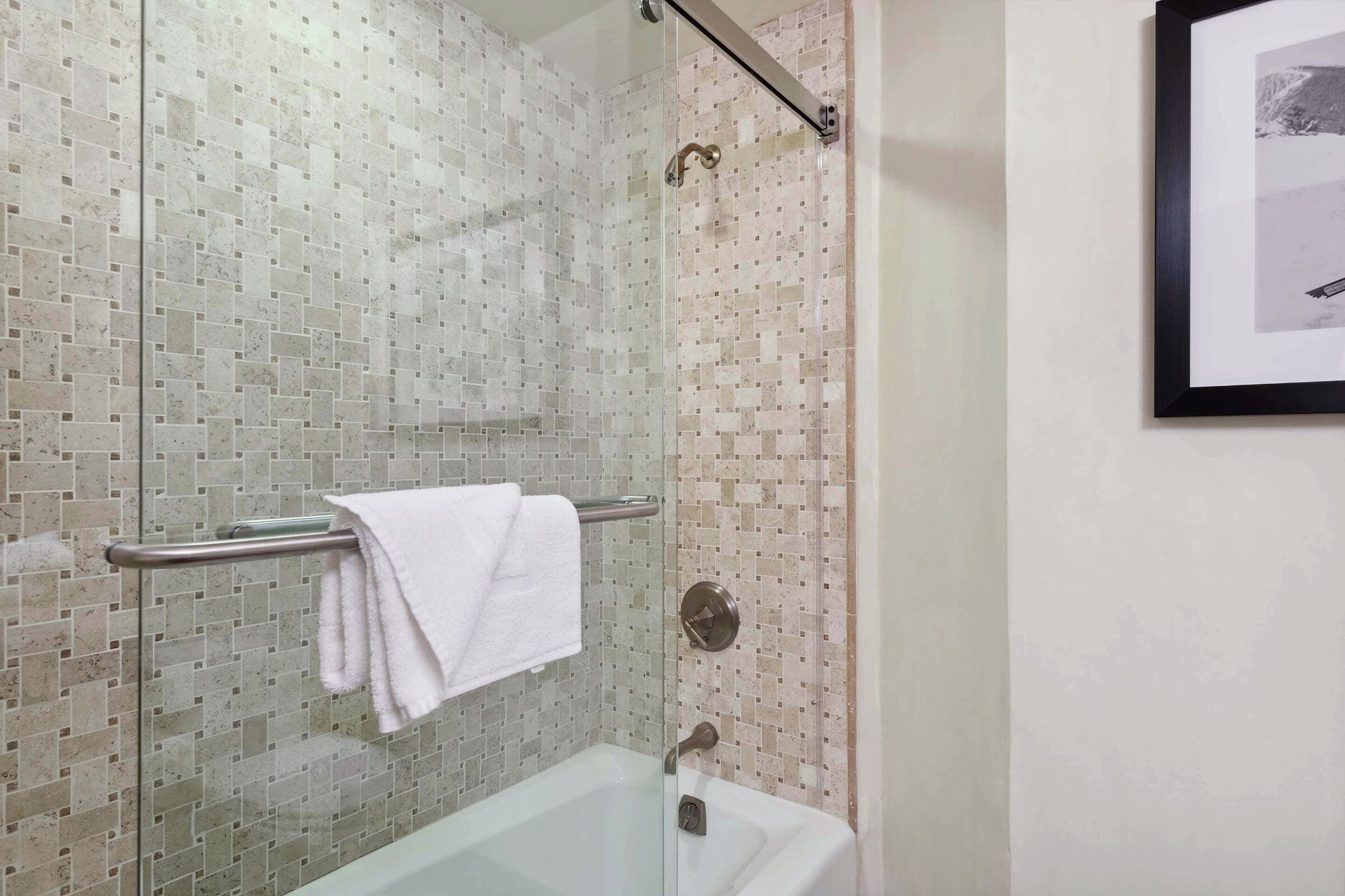 #C1105 - Master Ensuite Bathroom