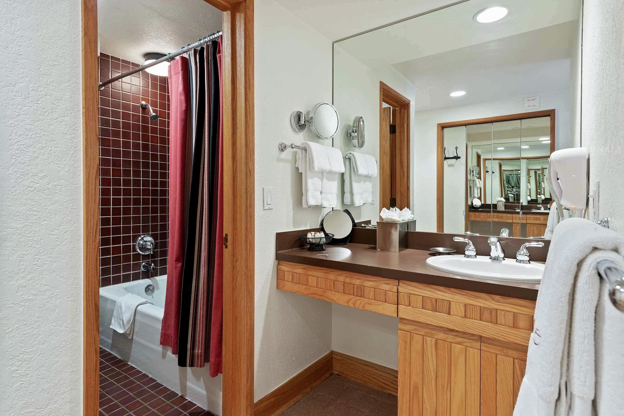 #A4505 - Ensuite Bathroom