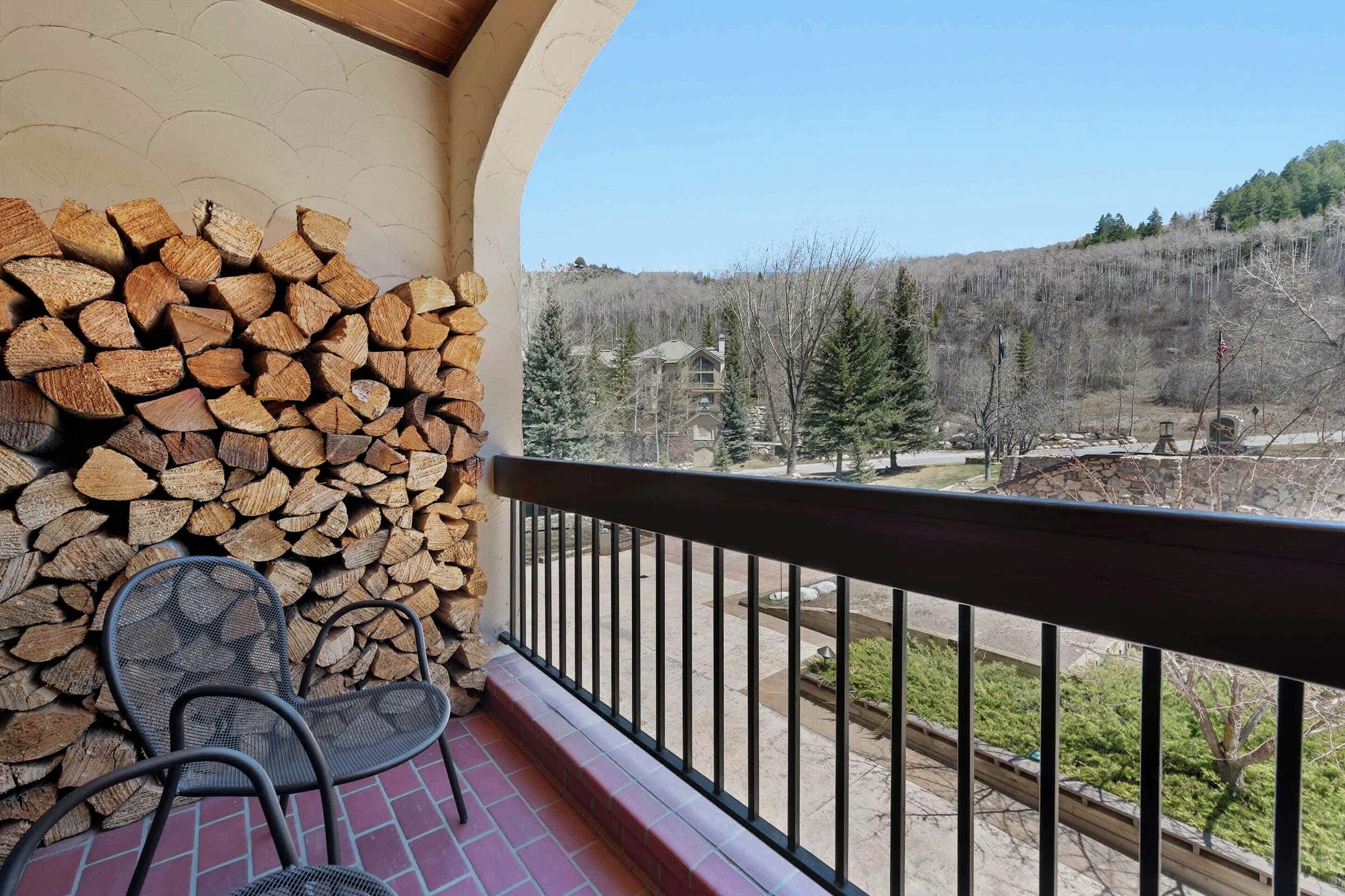 #F3305 - Balcony