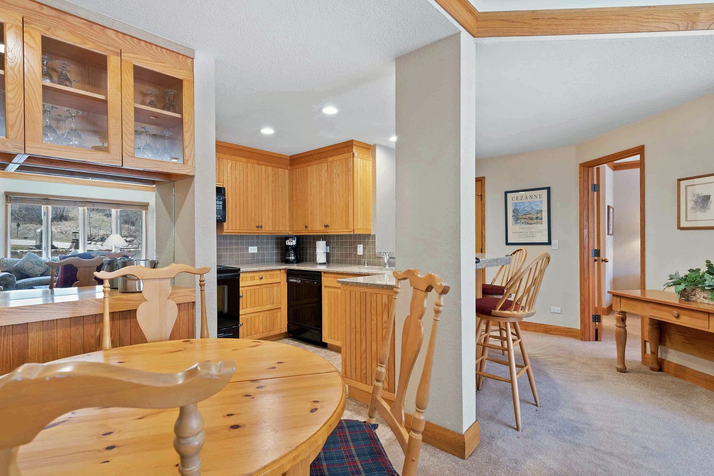 #F3305 - Dining Room & Kitchen