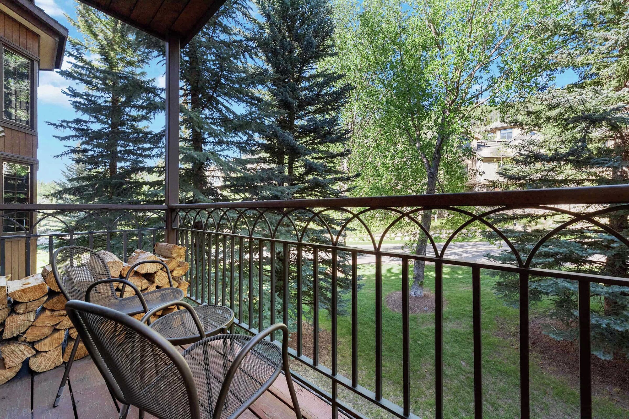 #G2105 - Balcony