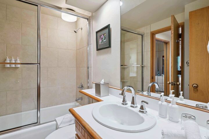 Master Ensuite Bathroom