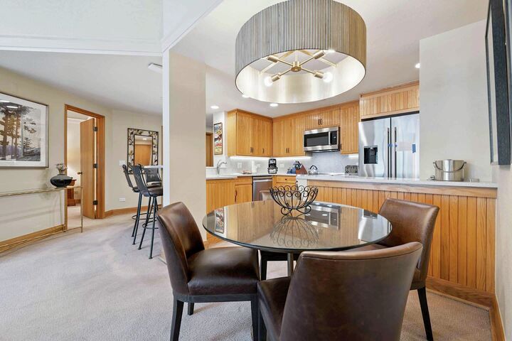 Dining Area & Kitchen
