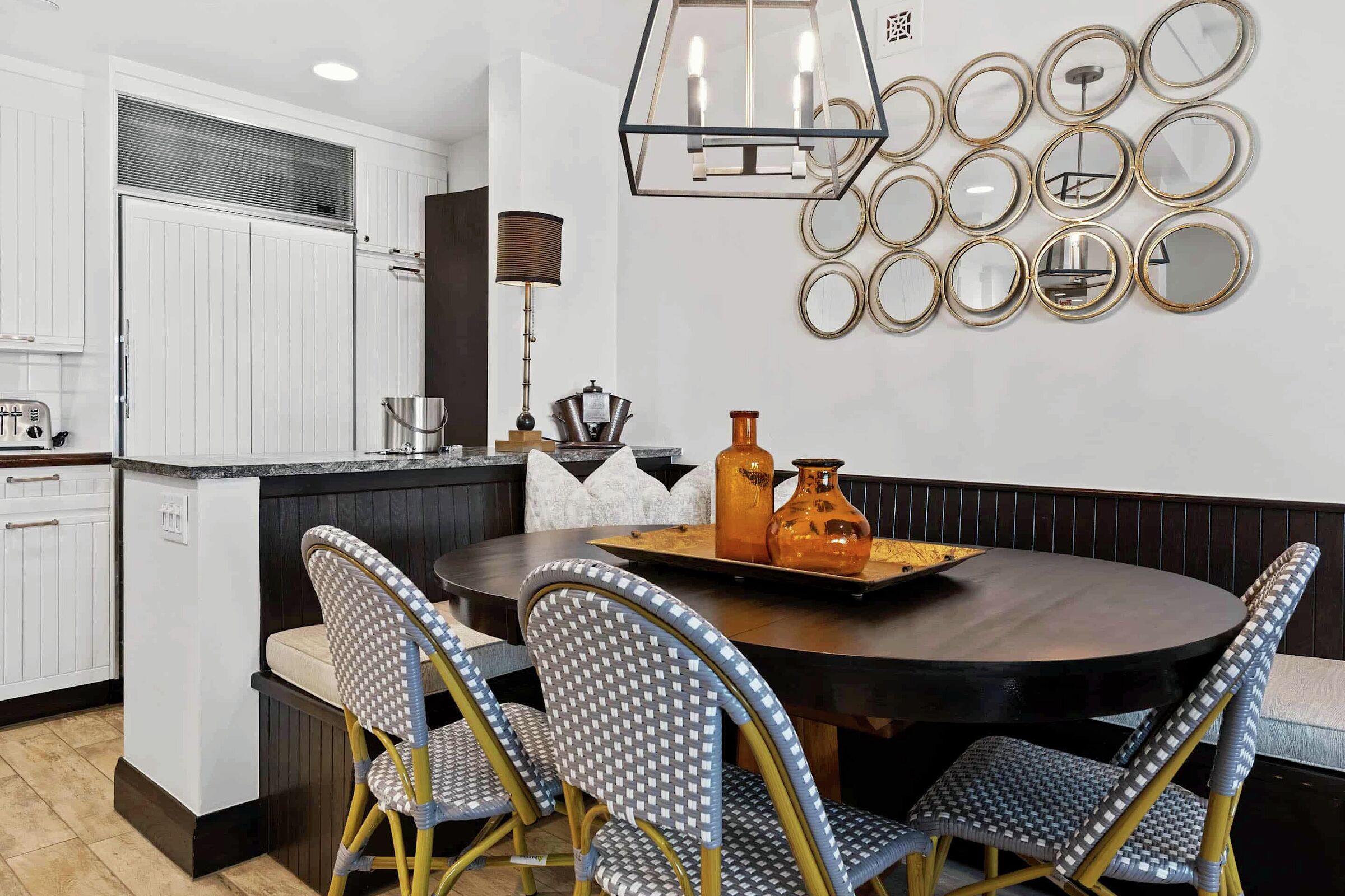 #B1305 - Dining Room