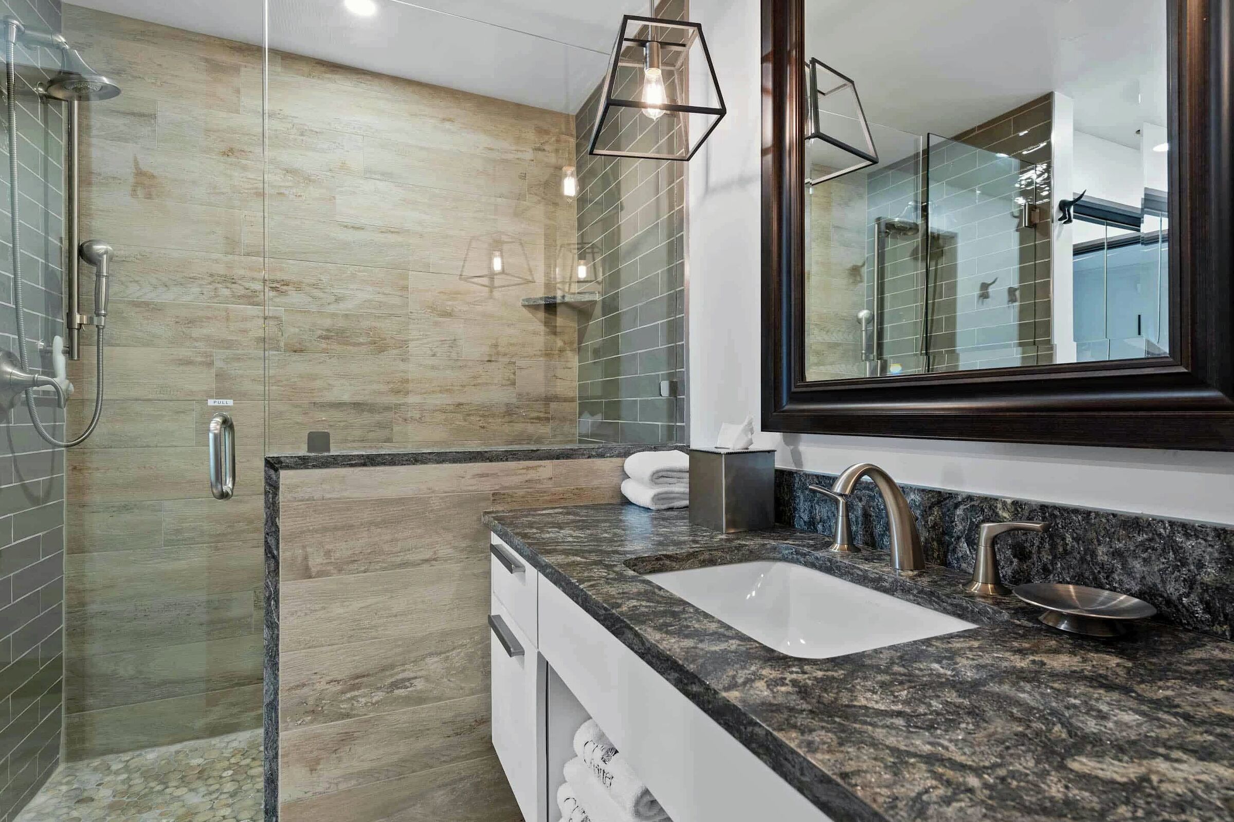 #B1305 - Master Ensuite Bathroom