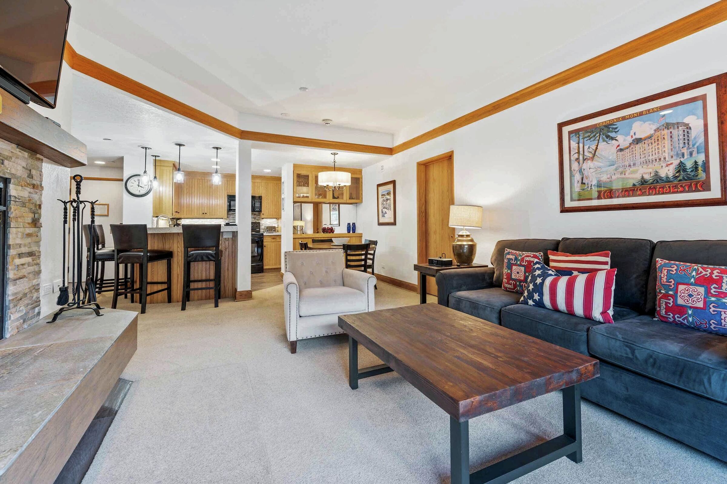 #B2305 - Living Area