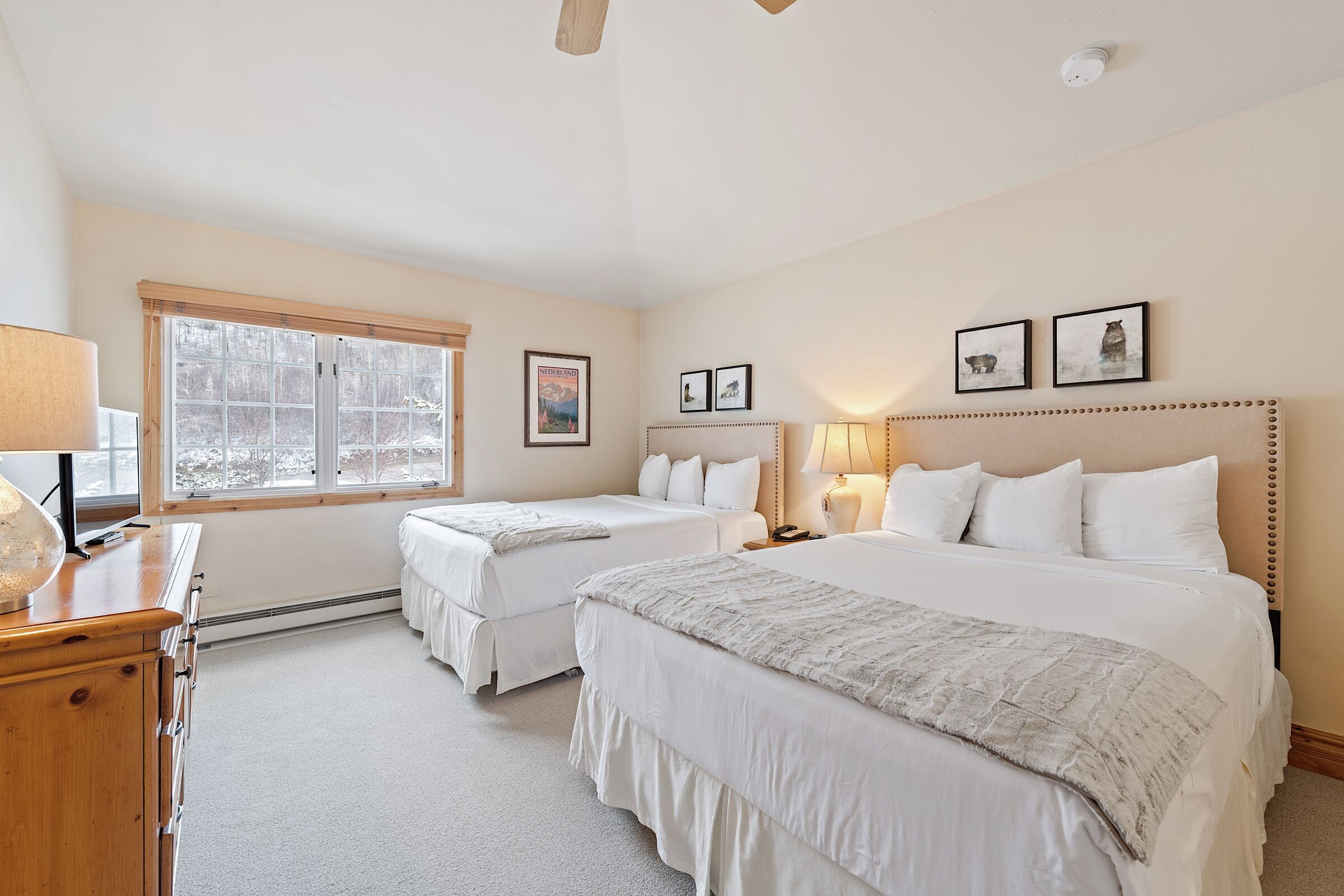 #B410 - Bedroom