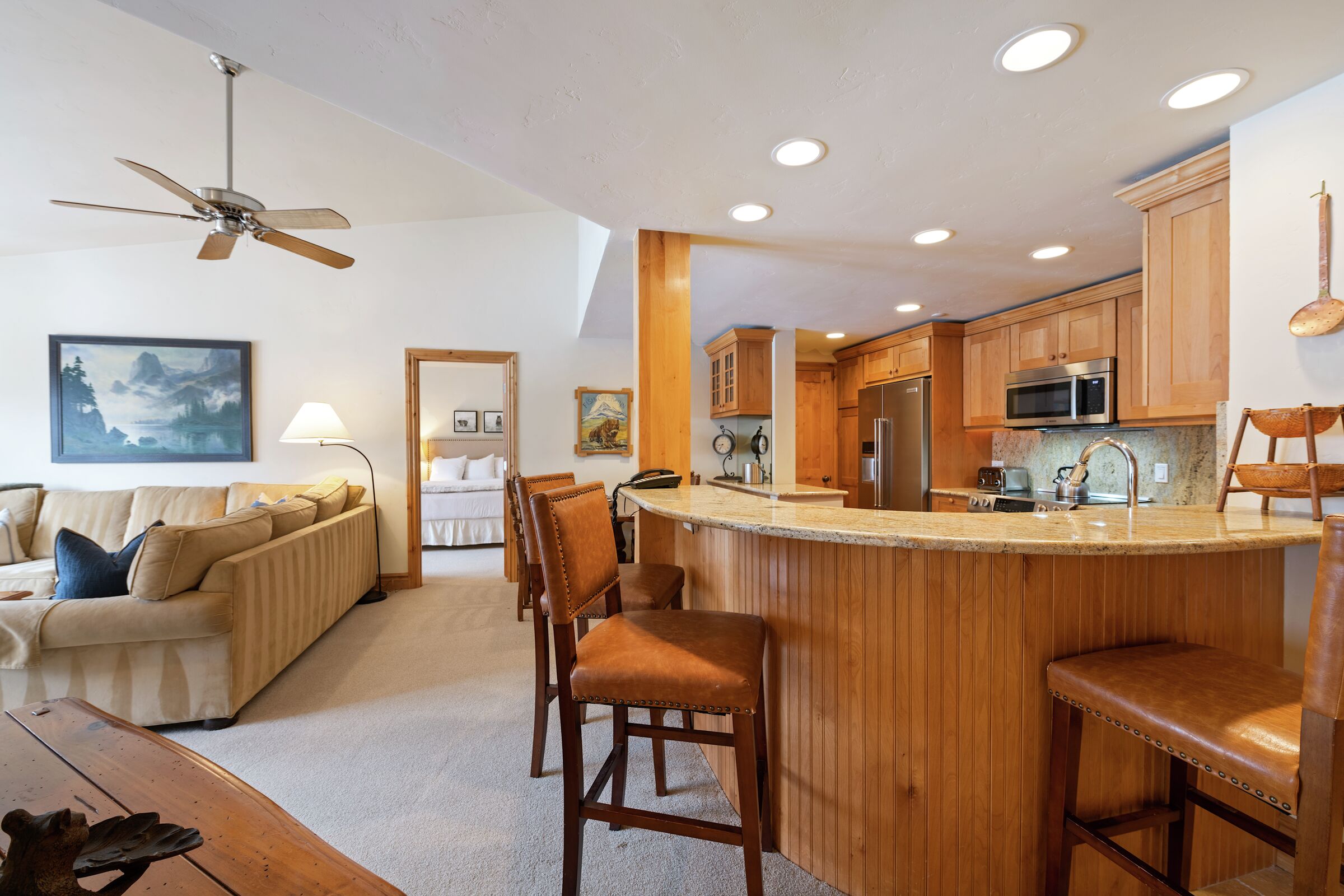 #B410 - Kitchen Bar