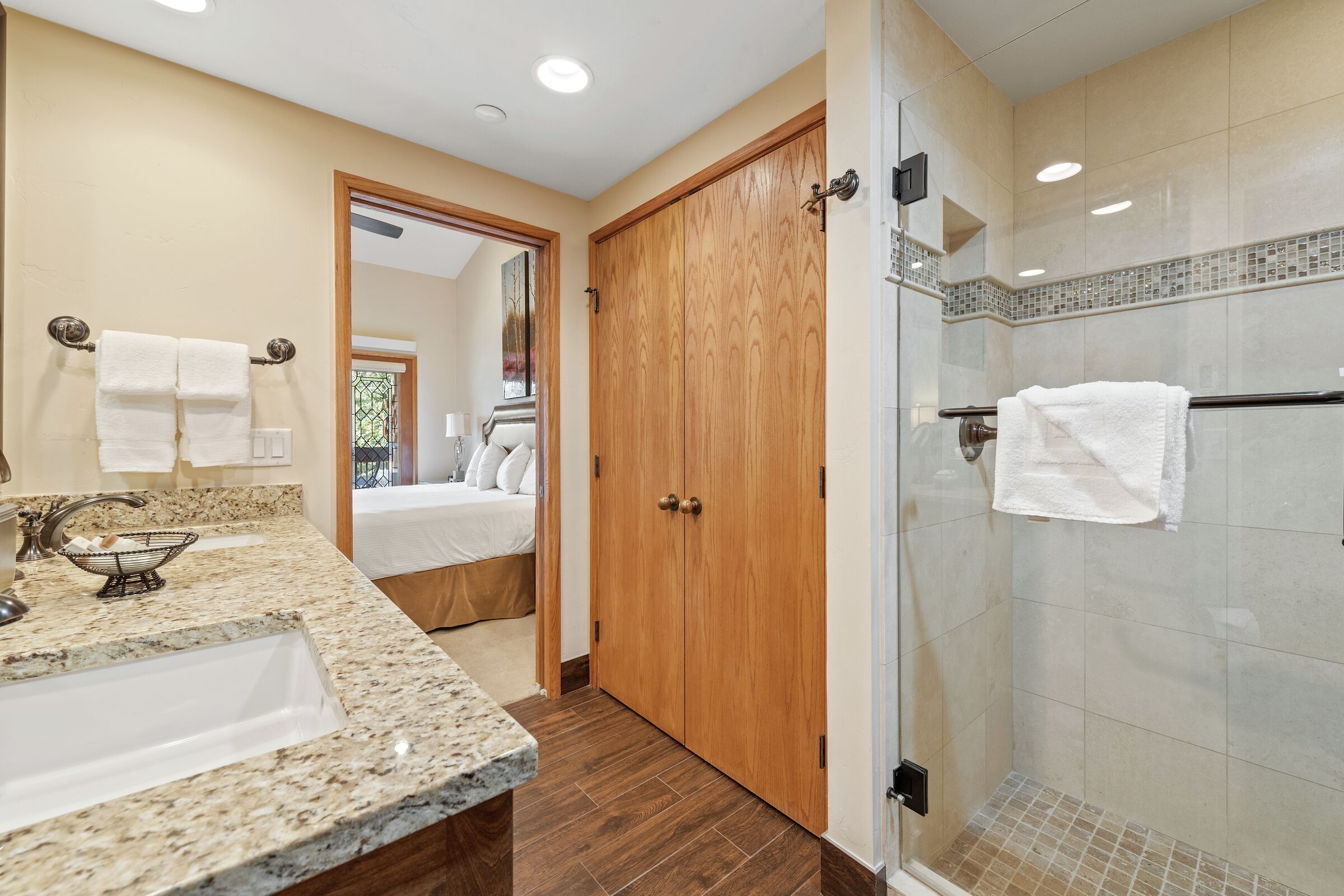 #B420 - Master Ensuite Bathroom