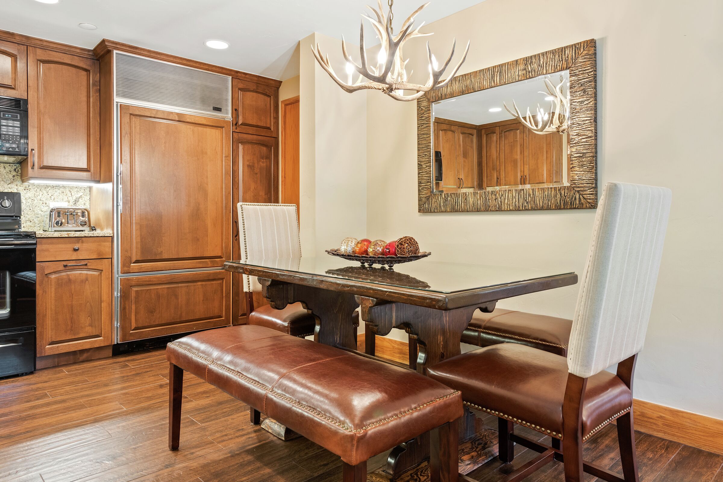 #B420 - Dining Area