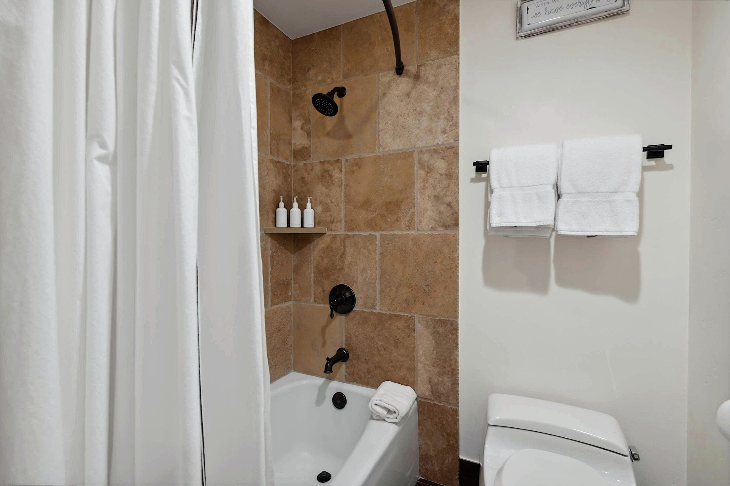 #C1305 - Ensuite Bathroom