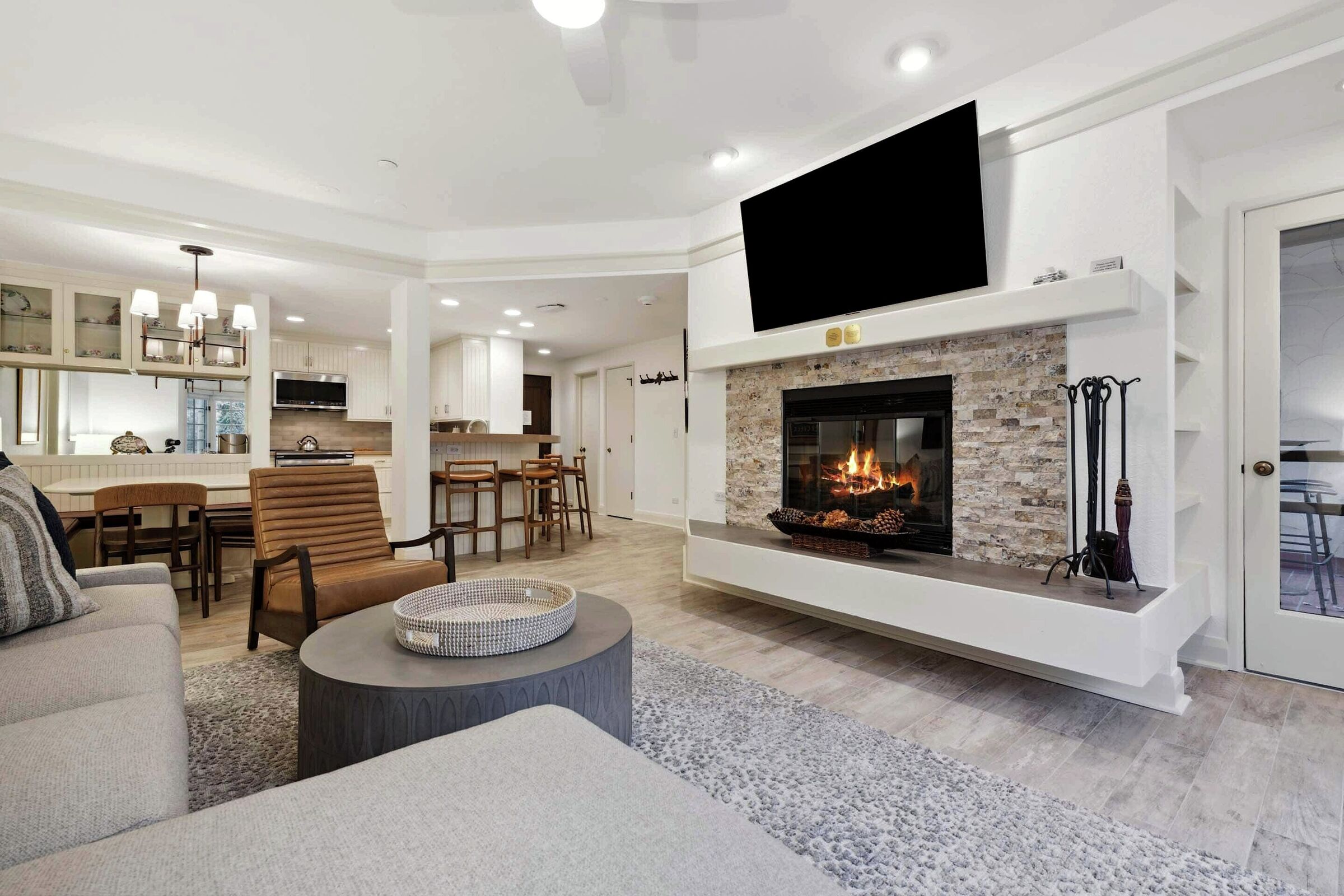 #C250 - Living Area