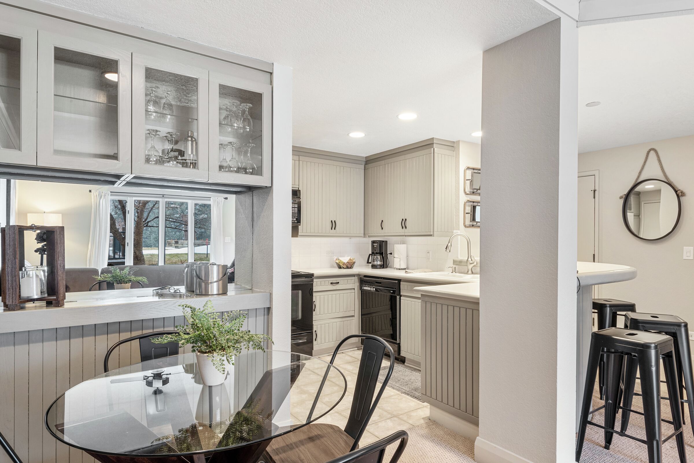 #D1805 - Dining Area