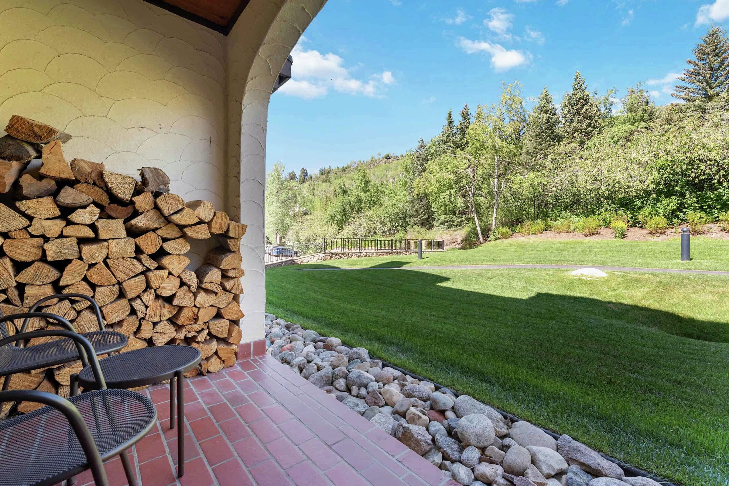#D2105 - Patio