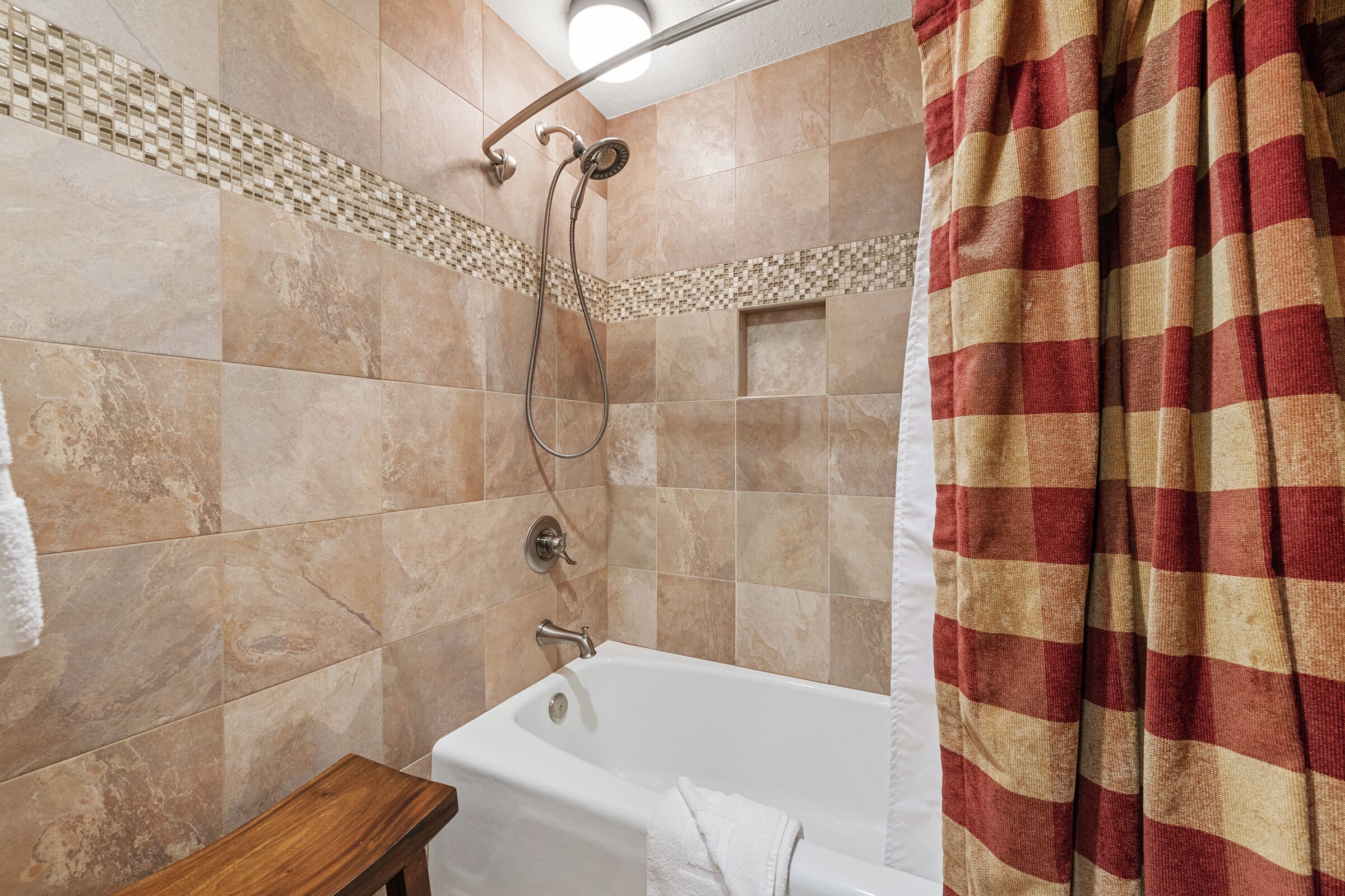 #D230 - Ensuite Bathroom