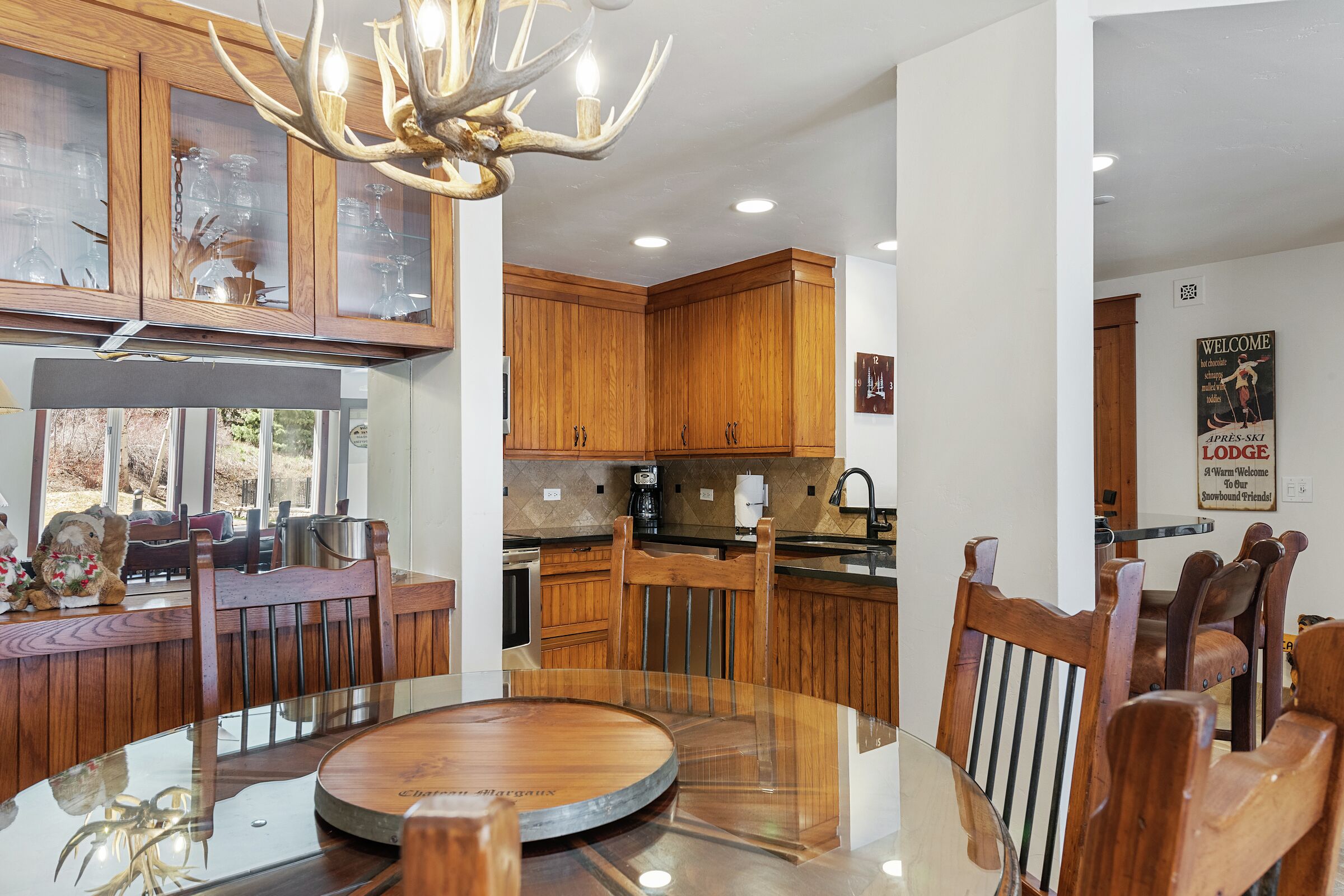 #D230 - Dining Area