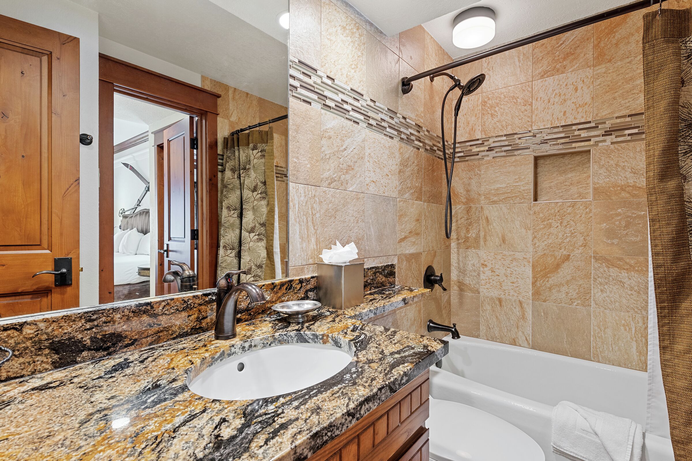 #D230 - Master Ensuite Bathroom