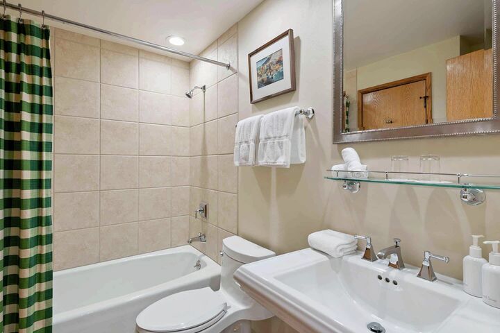 Master Ensuite Bathroom