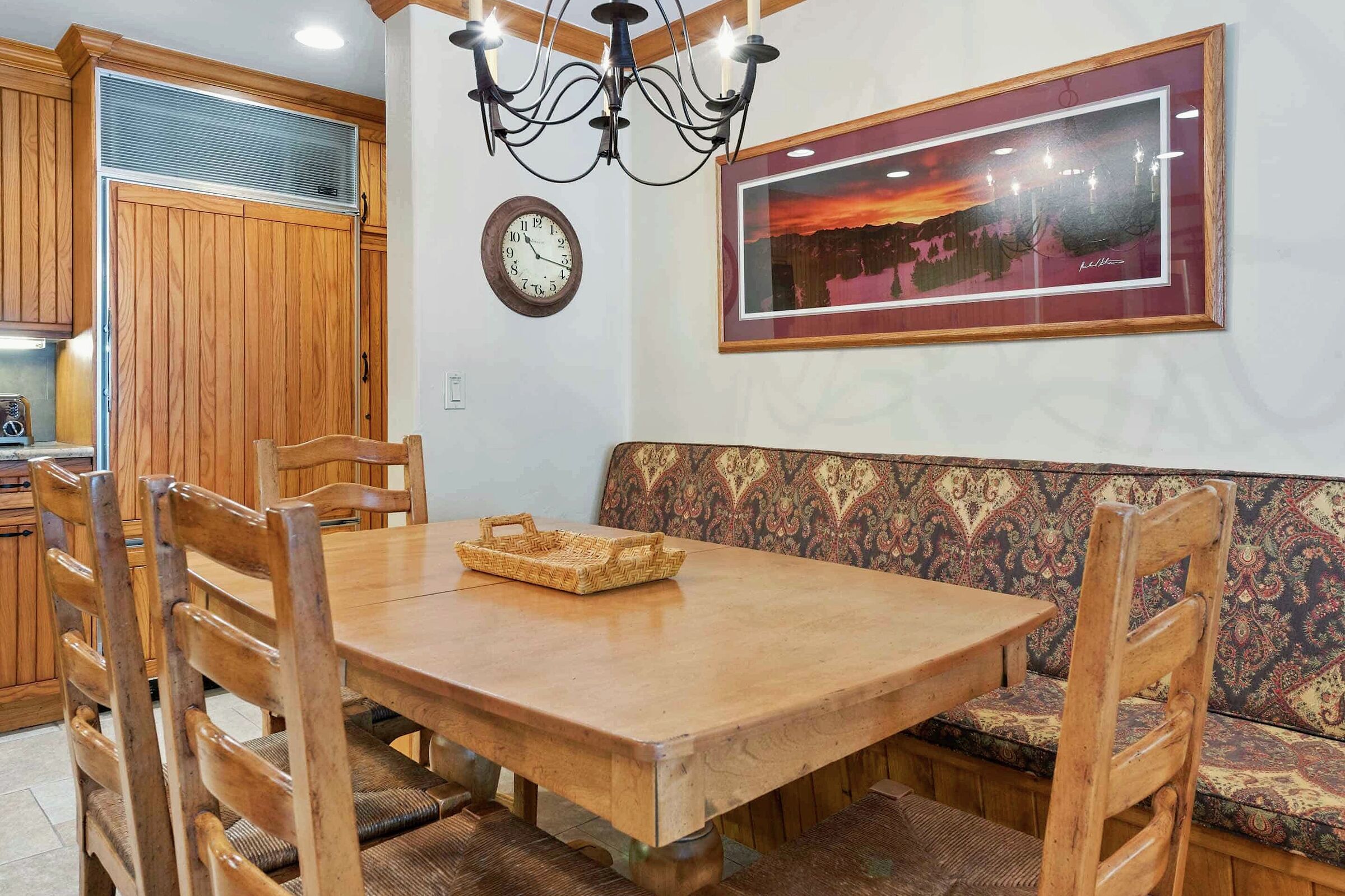 #D2505 - Dining Room