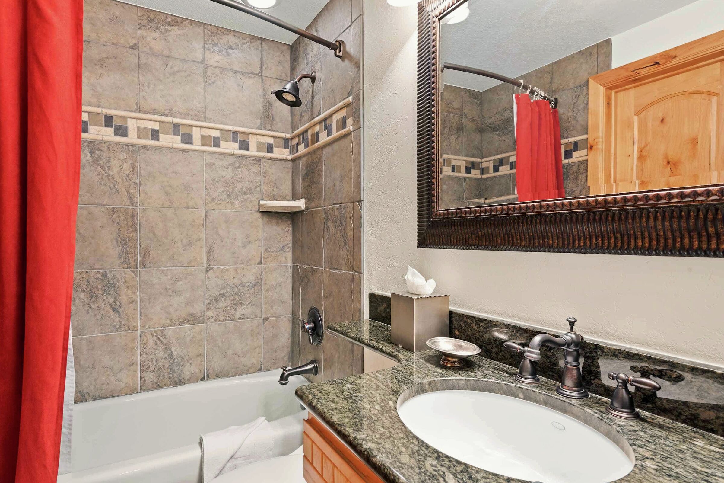 #D2705 - Master Ensuite Bathroom