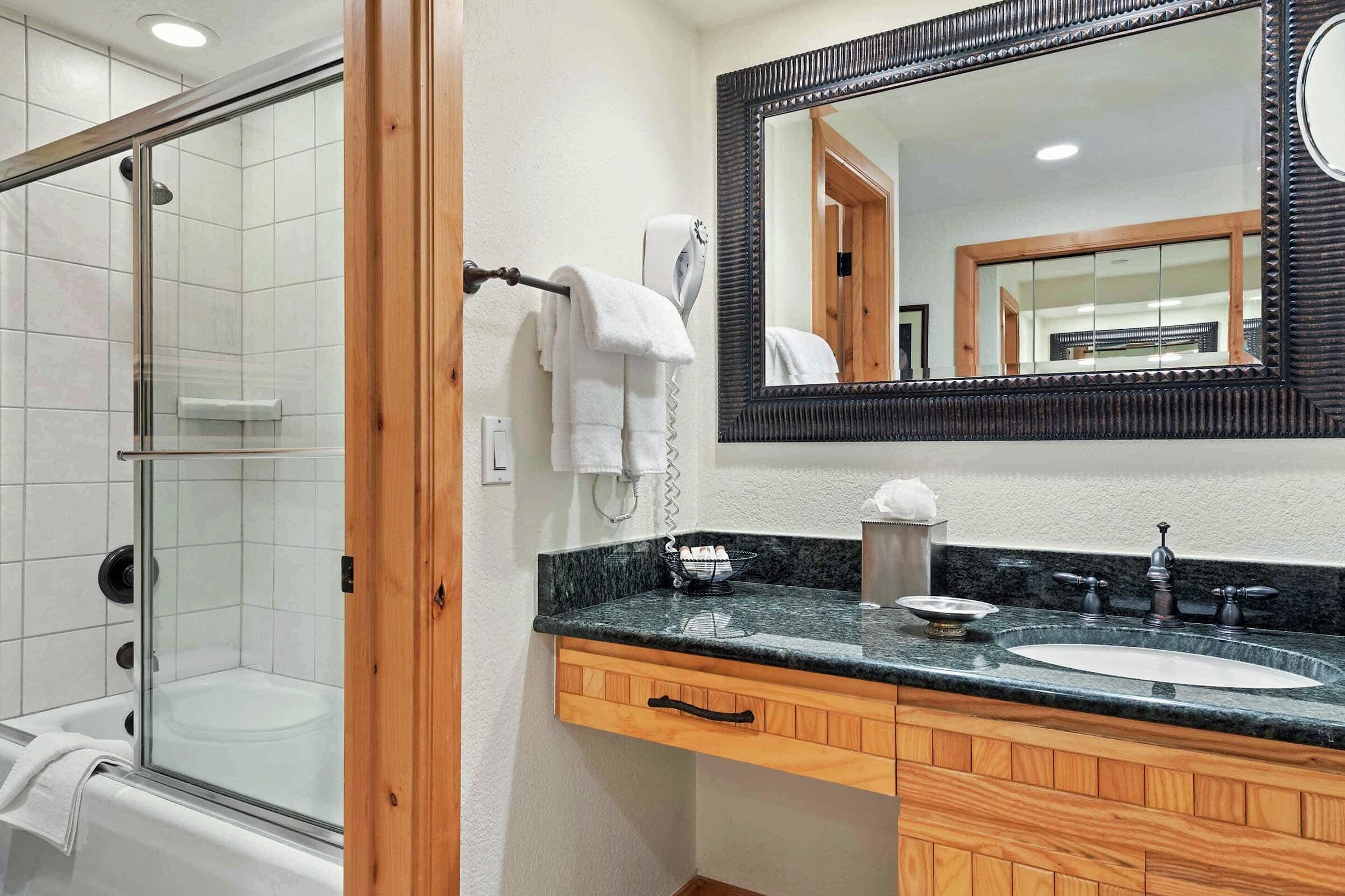 #D2705 - Ensuite Bathroom
