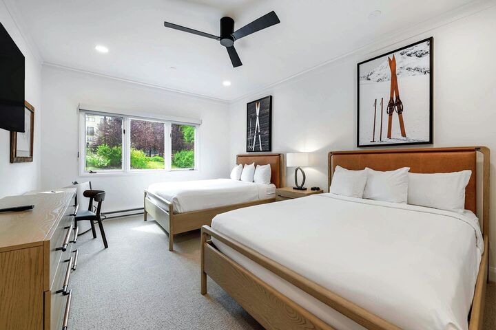 #E1305 - Bedroom