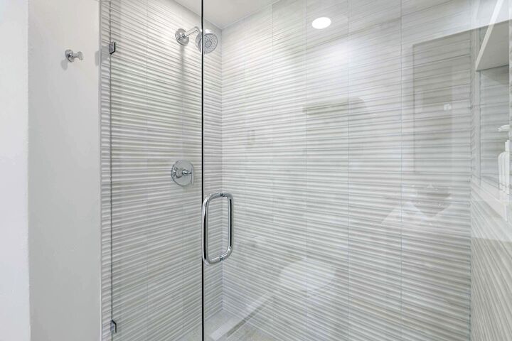 #E1305 - Master Ensuite Bathroom