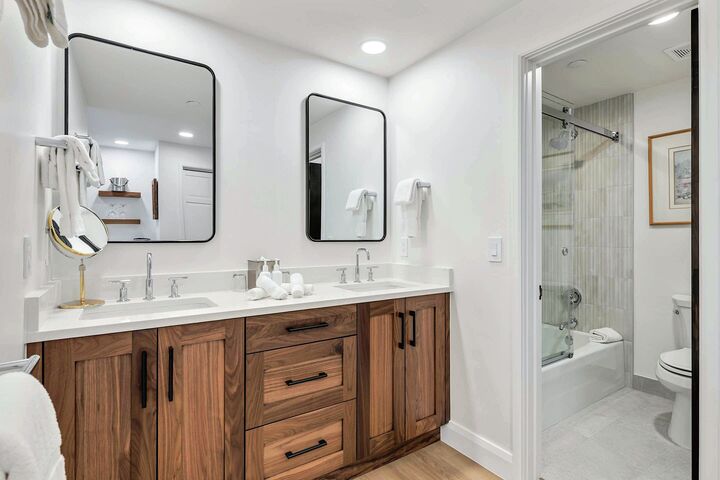 #E1305 - Bathroom