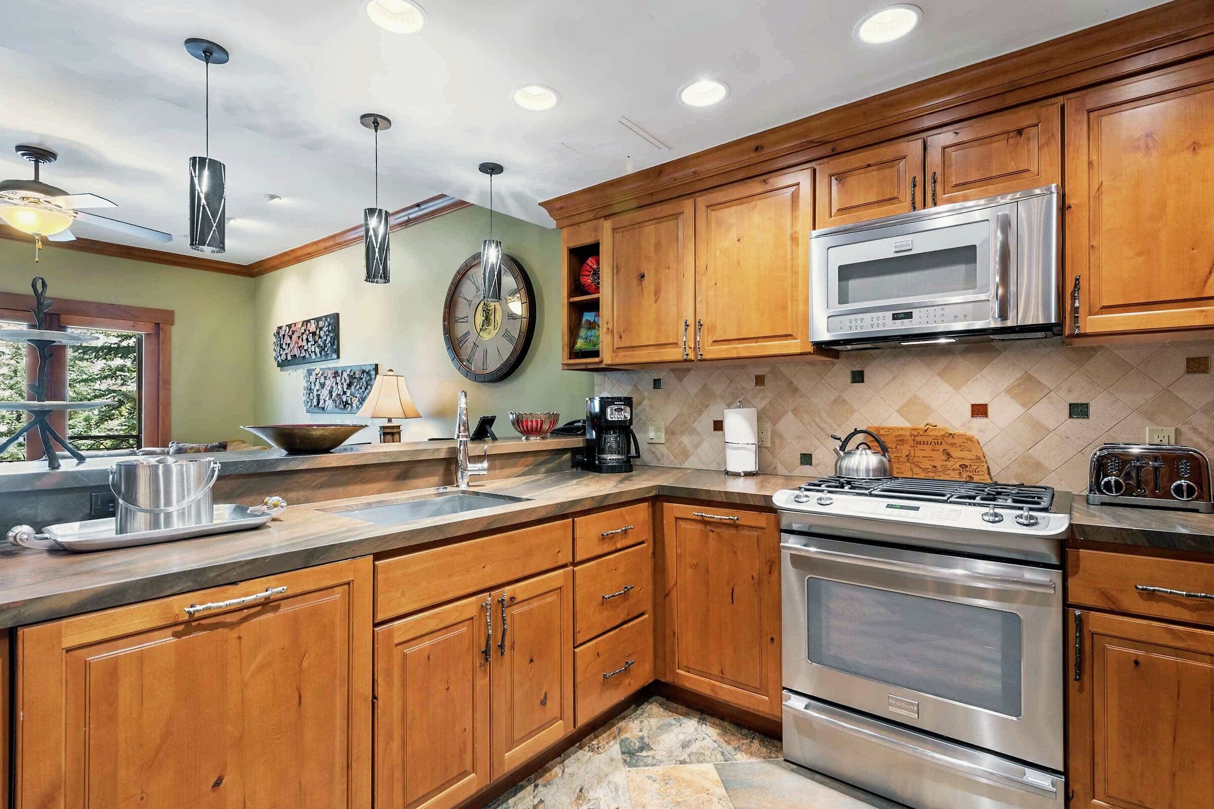 #E1405 - Kitchen