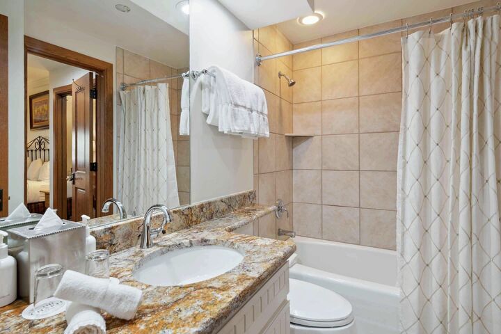 Master Ensuite Bathroom