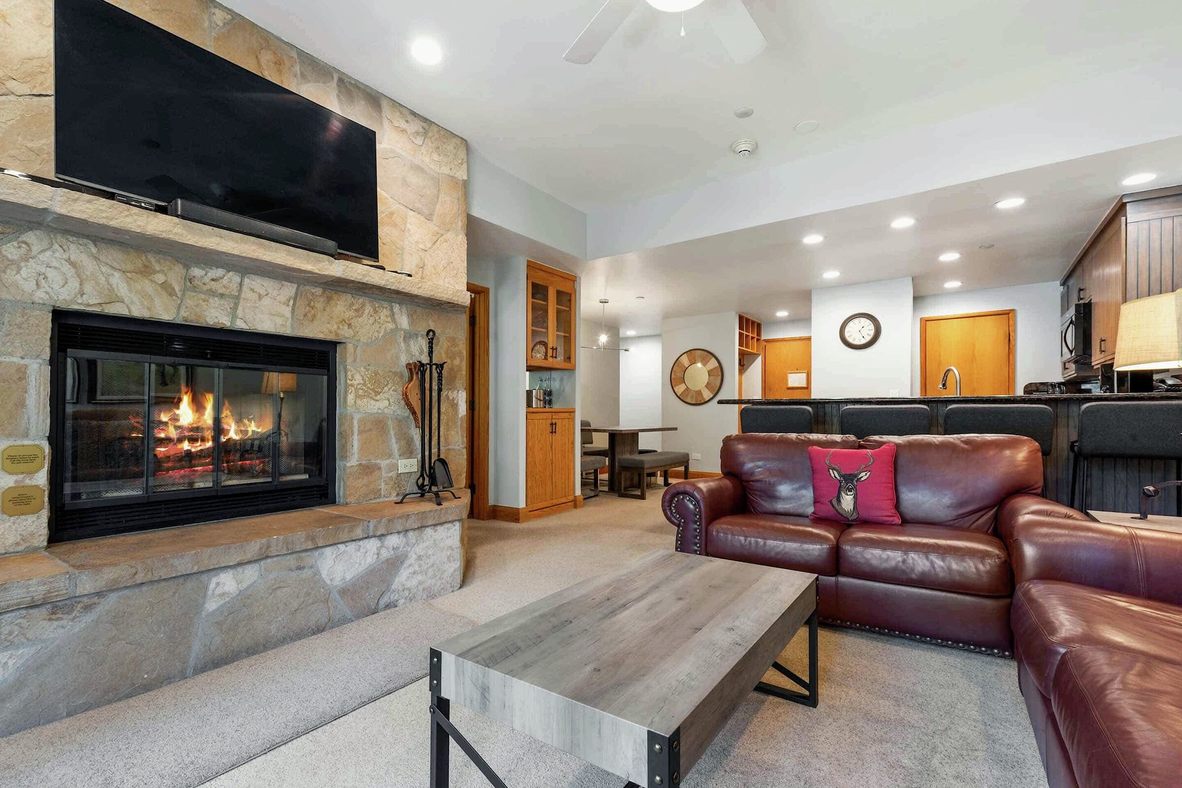 #E2305 - Living Area