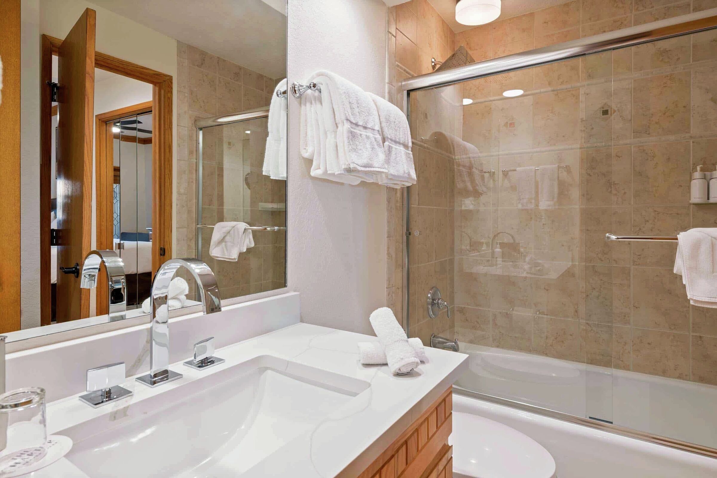#E250 - Ensuite Bathroom