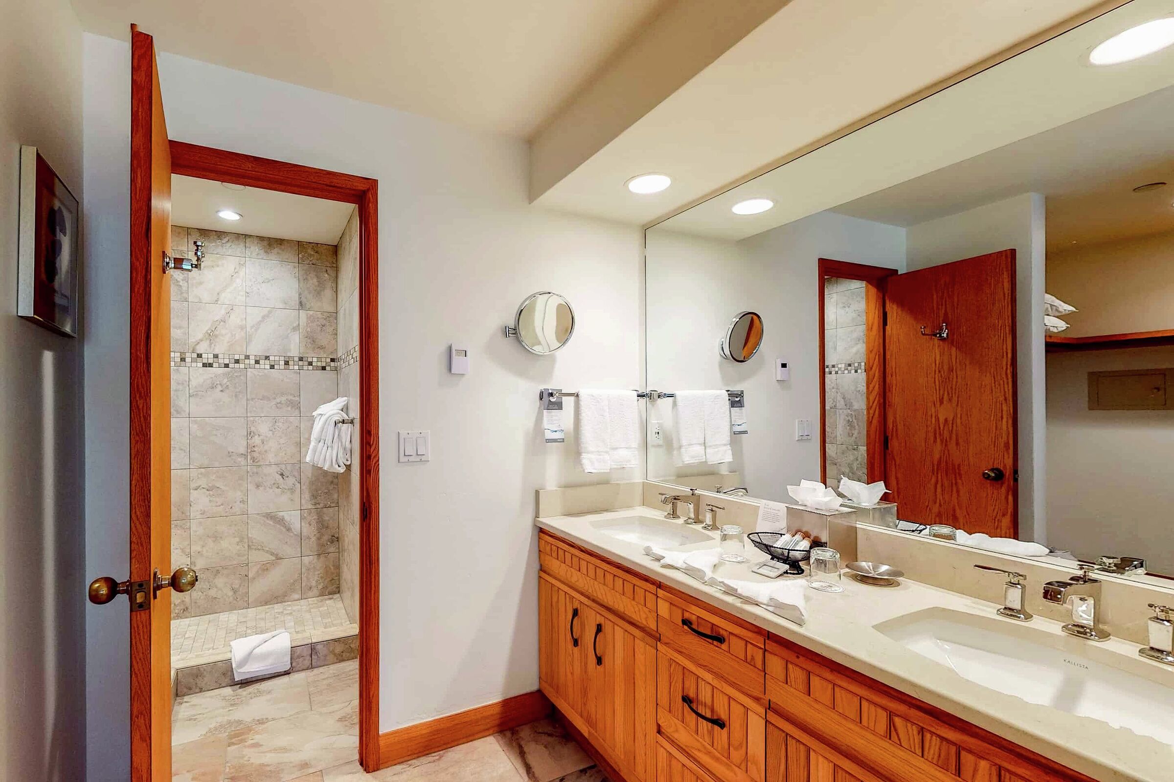 #F120 - Ensuite Bathroom