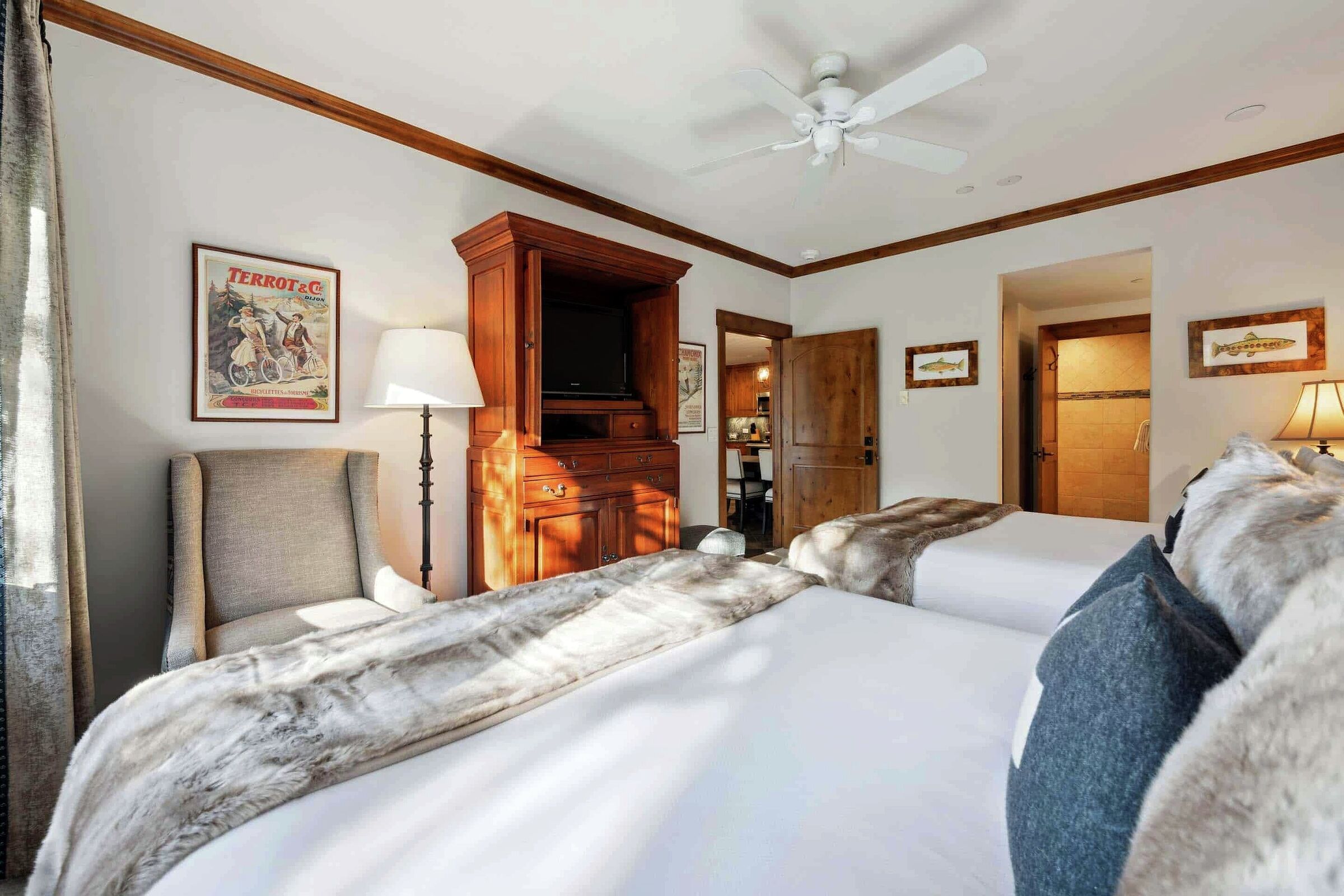 #F220 - Bedroom