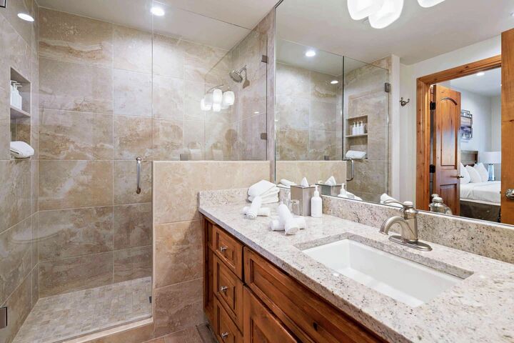 Master Ensuite Bathroom