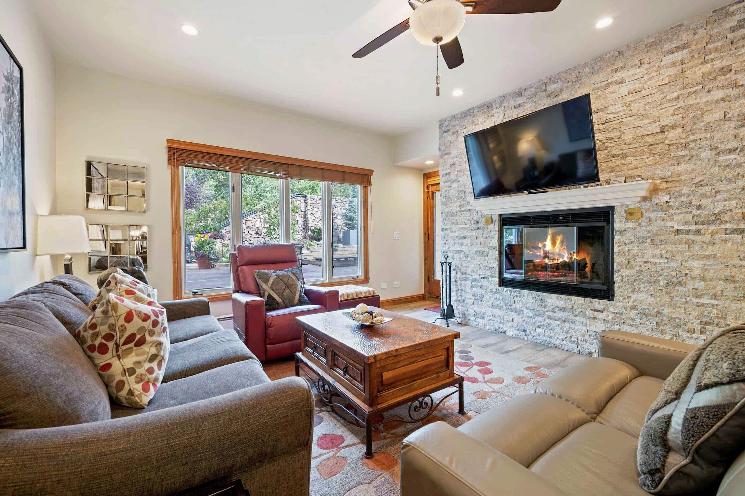 #F2505 - Living Area