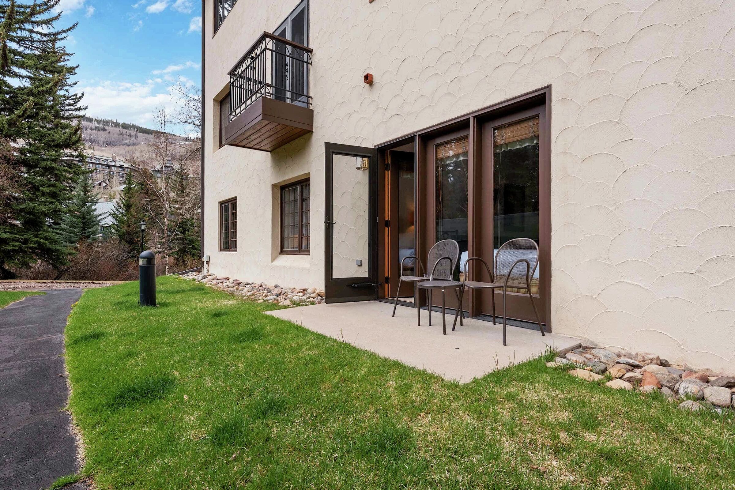 #E0105 - Patio