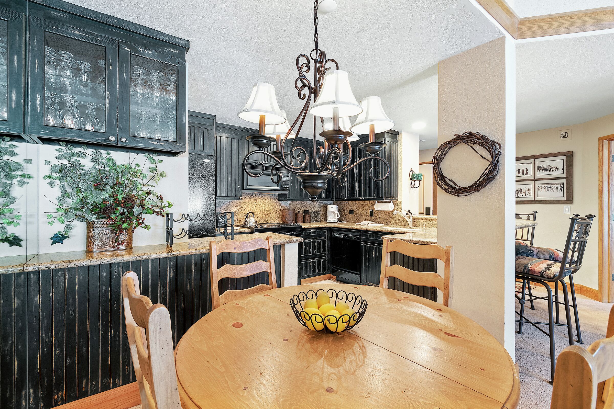 #D160 - Dining Room & Kitchen