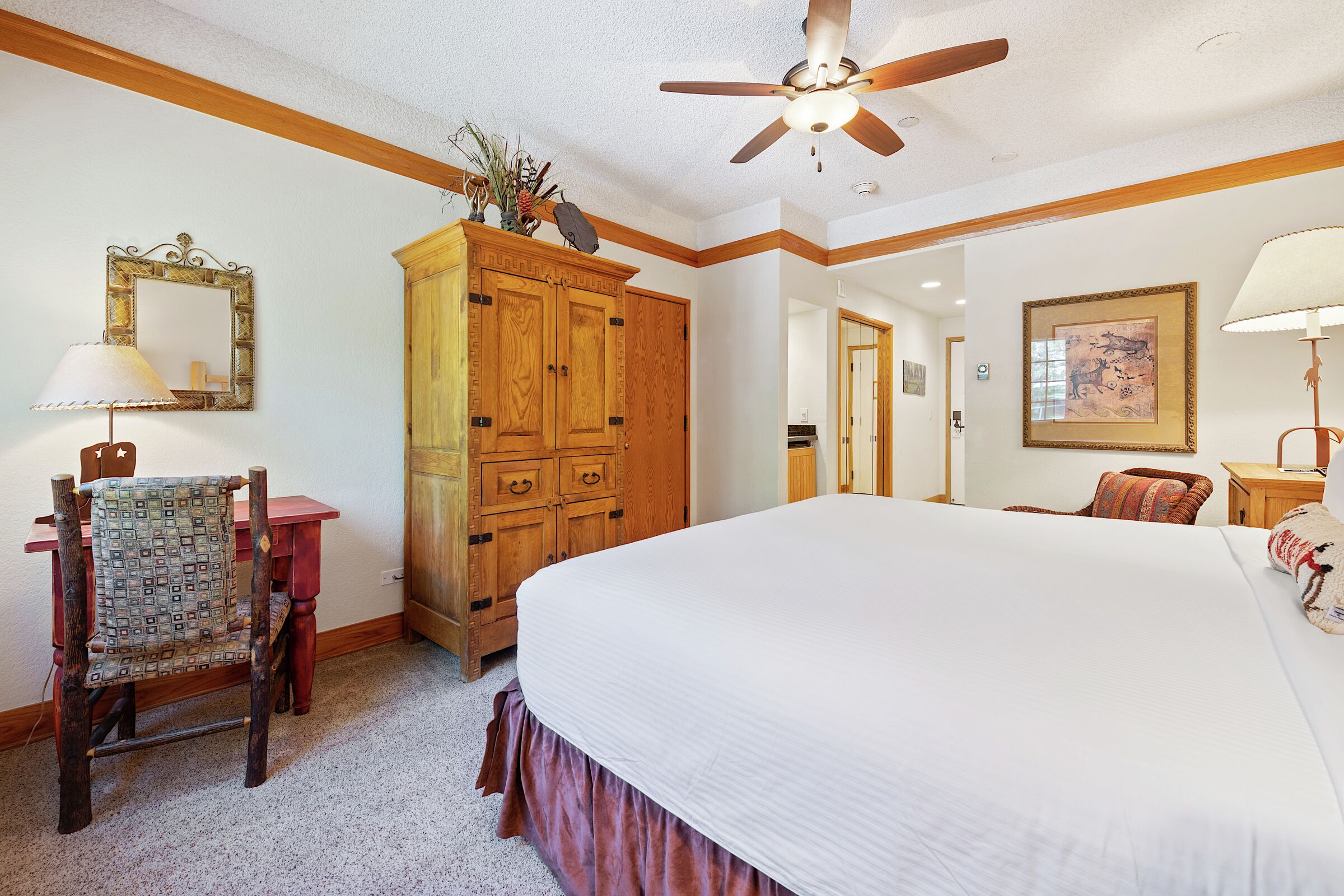 #A355 - King Lodge Room
