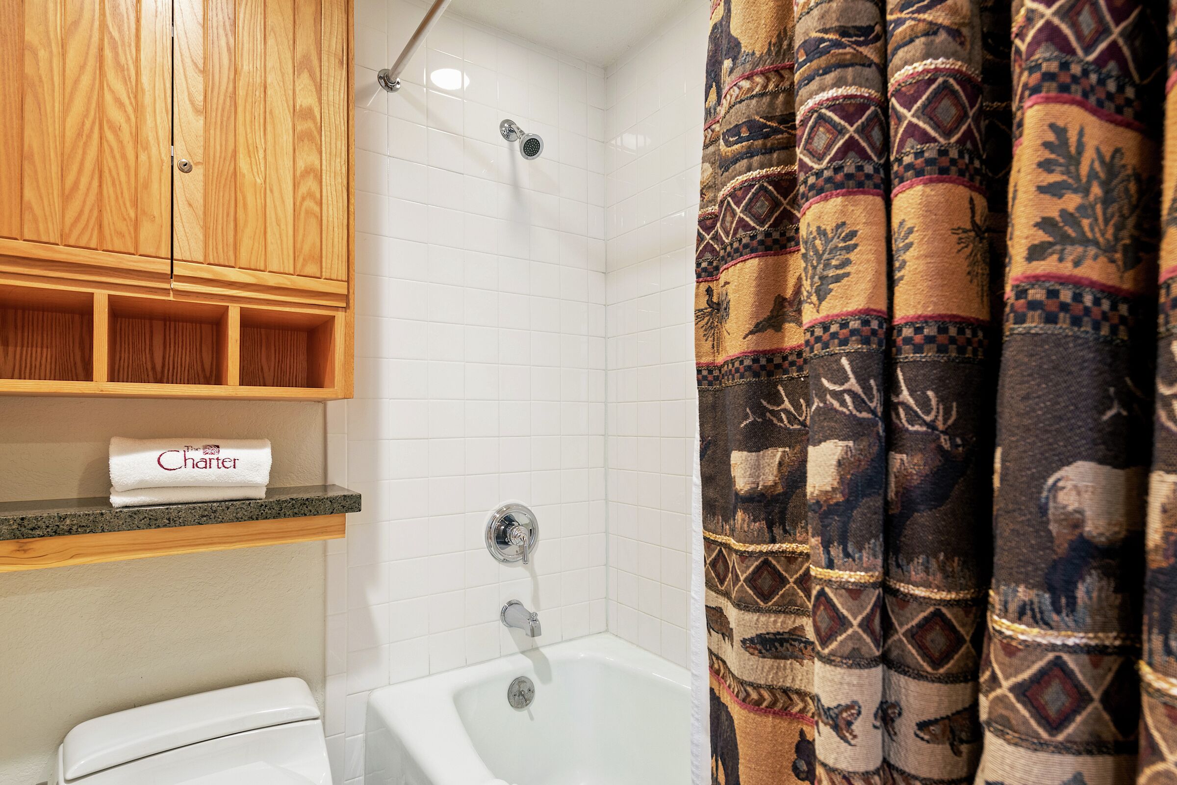 #D425 - King Lodge Room Bathroom